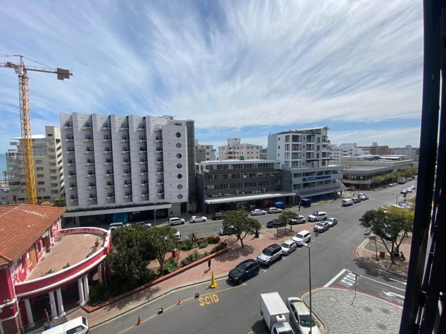 2 Bedroom Property for Sale in Sea Point Western Cape